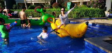 抖音游泳池女网红吃瓜,抖音网红美食瞬间走红！”