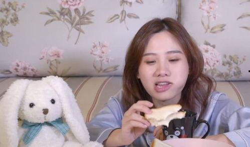 网红小雪吃瓜照片高清图,高清美照曝光引网友热议