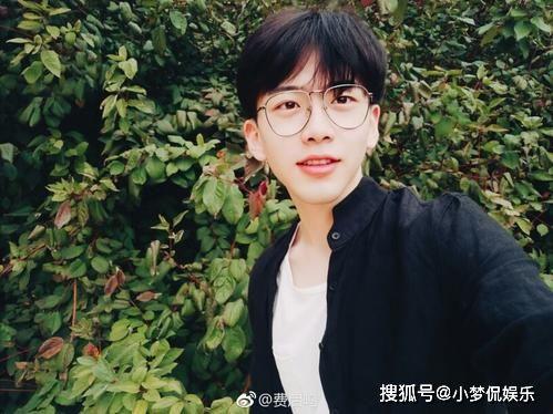 网红赵一菲吃瓜网红是谁