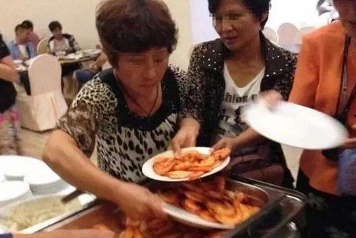 网红吃瓜馋坏大妈视频,一场美食与话题的碰撞