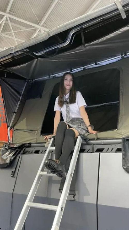 网红定制房车吃瓜,揭秘明星同款移动豪宅的奢华生活